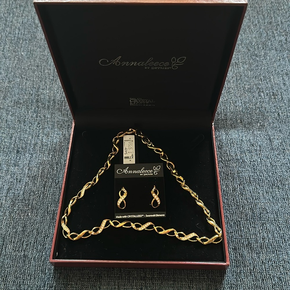 Annaleece by Devries Necklace and Earring Set